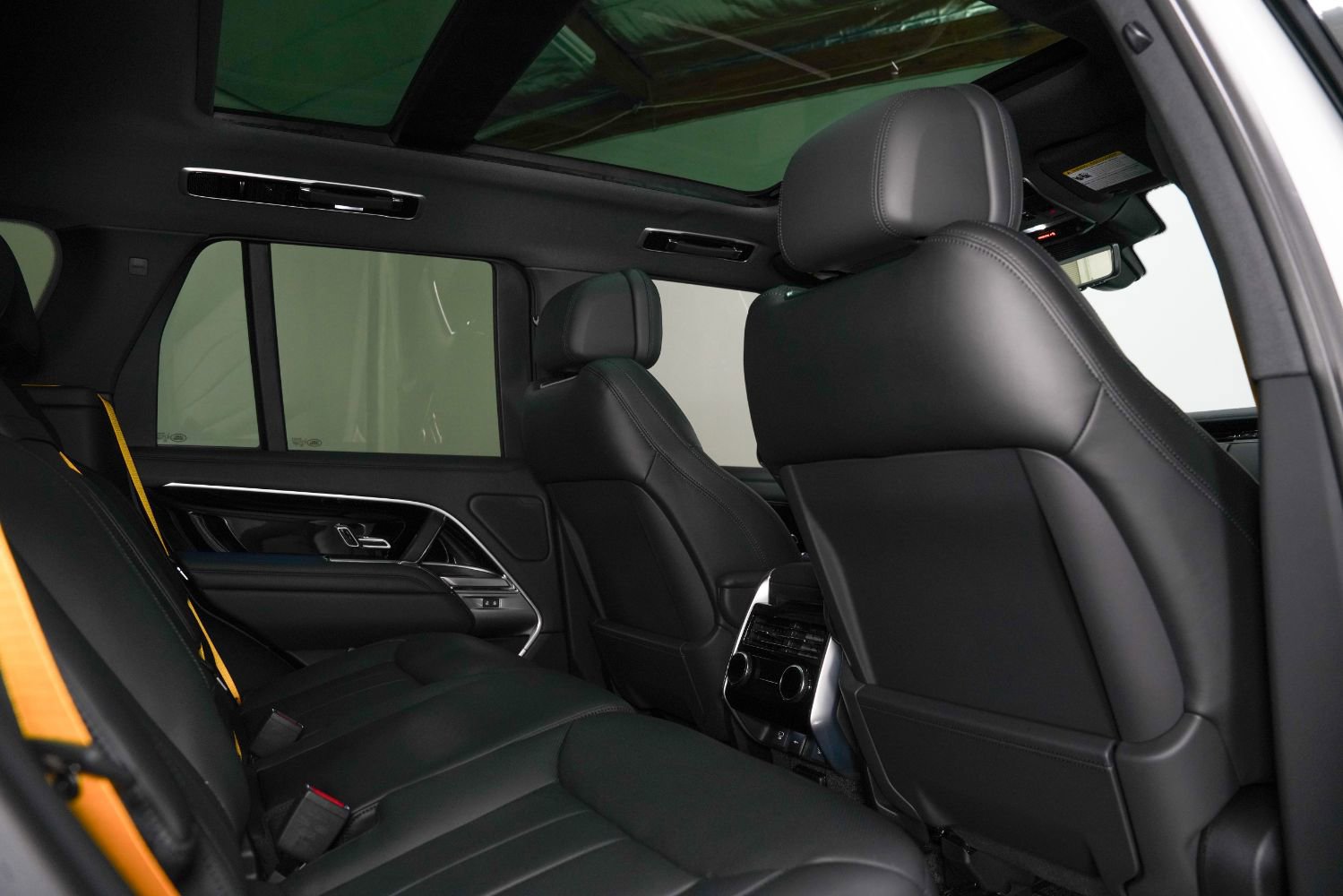 Used 2025 Land Rover Range Rover SE image 38