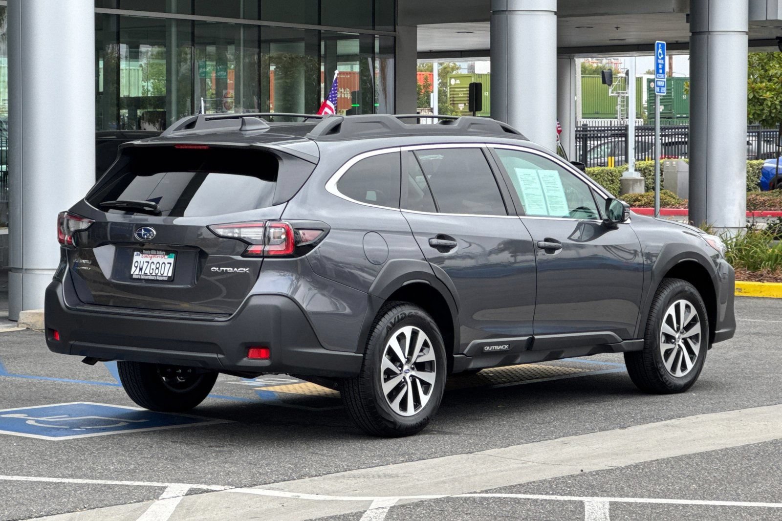 Certified 2025 Subaru Outback Premium AWD/4WD image 4