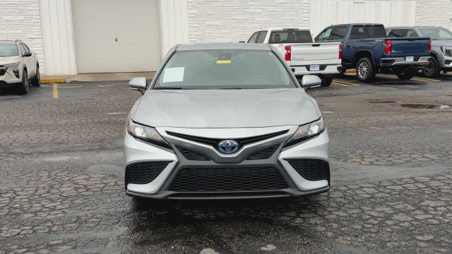 Used 2024 Toyota Camry SE image 3