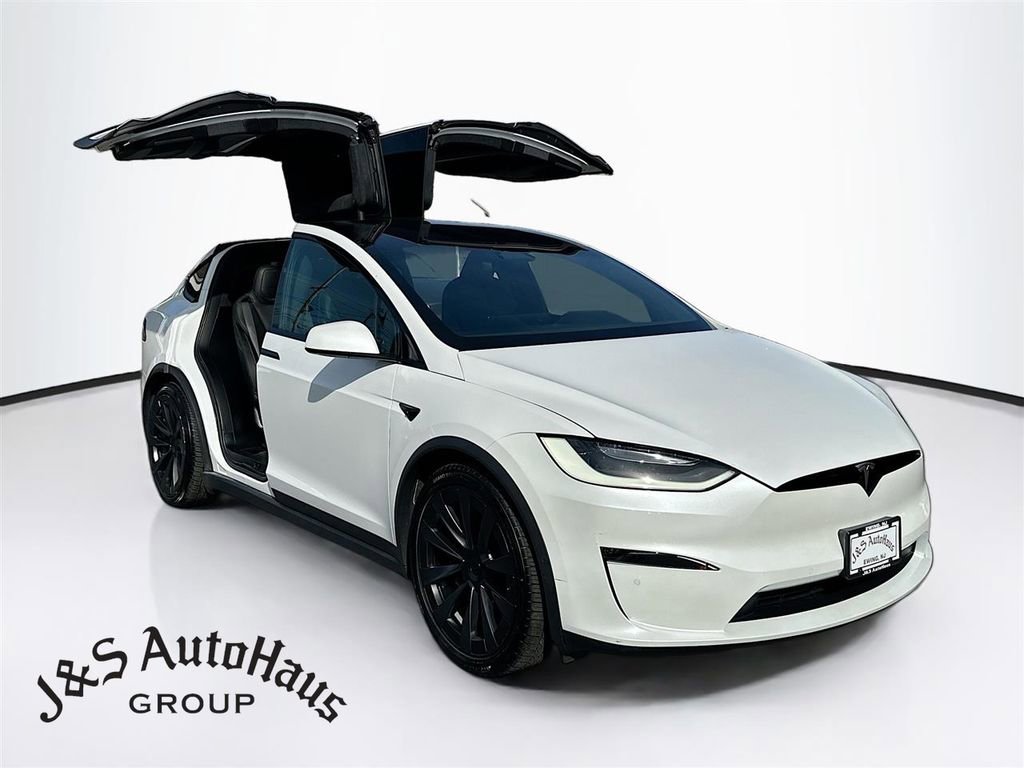 Used 2023 Tesla Model X Plaid image 1
