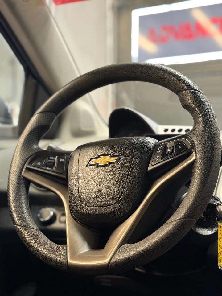 Used 2013 Chevrolet Sonic LT FWD image 19