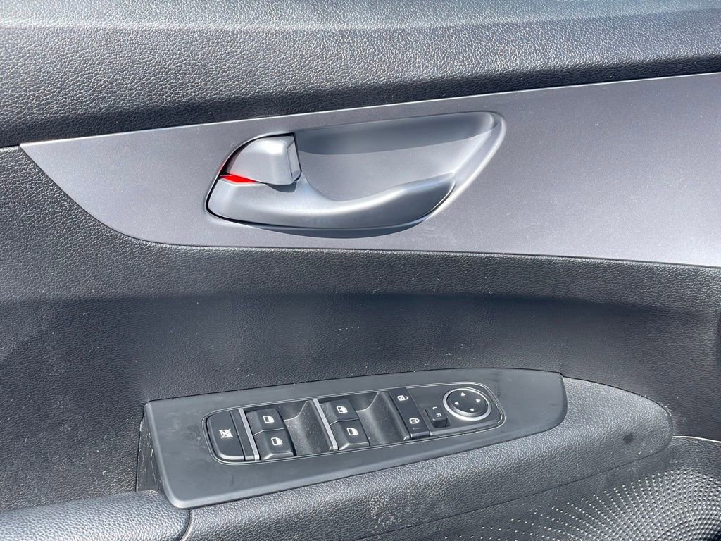 Used 2023 Kia Forte LXS w/ LXS Technology Package image 12