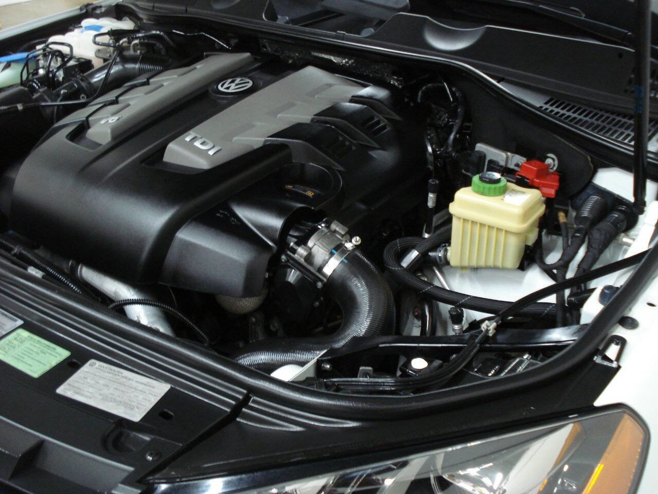 Used 2013 Volkswagen Touareg Sport image 13