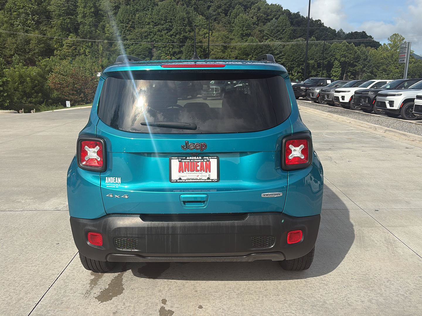 Used 2022 Jeep Renegade Latitude AWD/4WD image 4