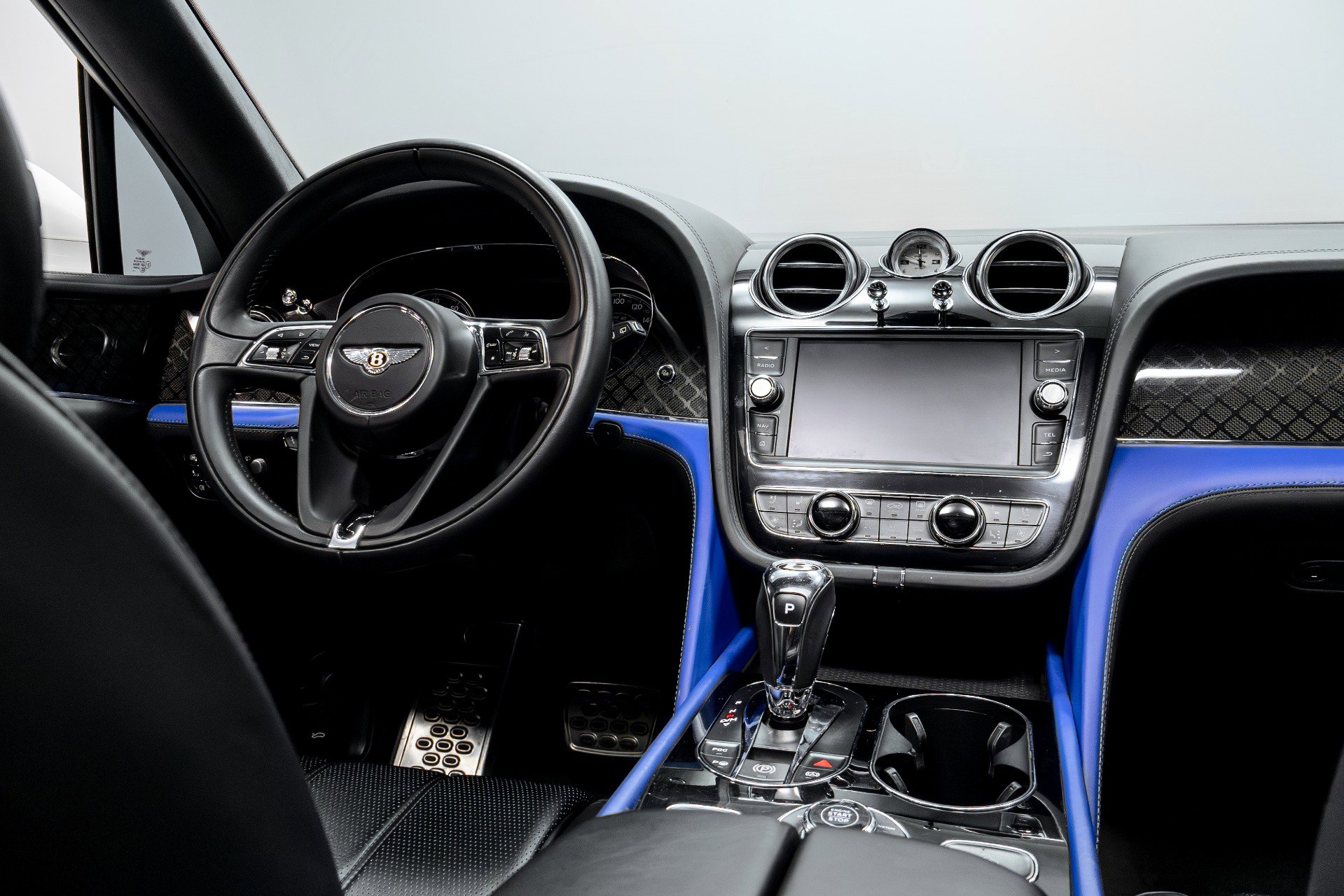 Used 2020 Bentley Bentayga Design Series image 28