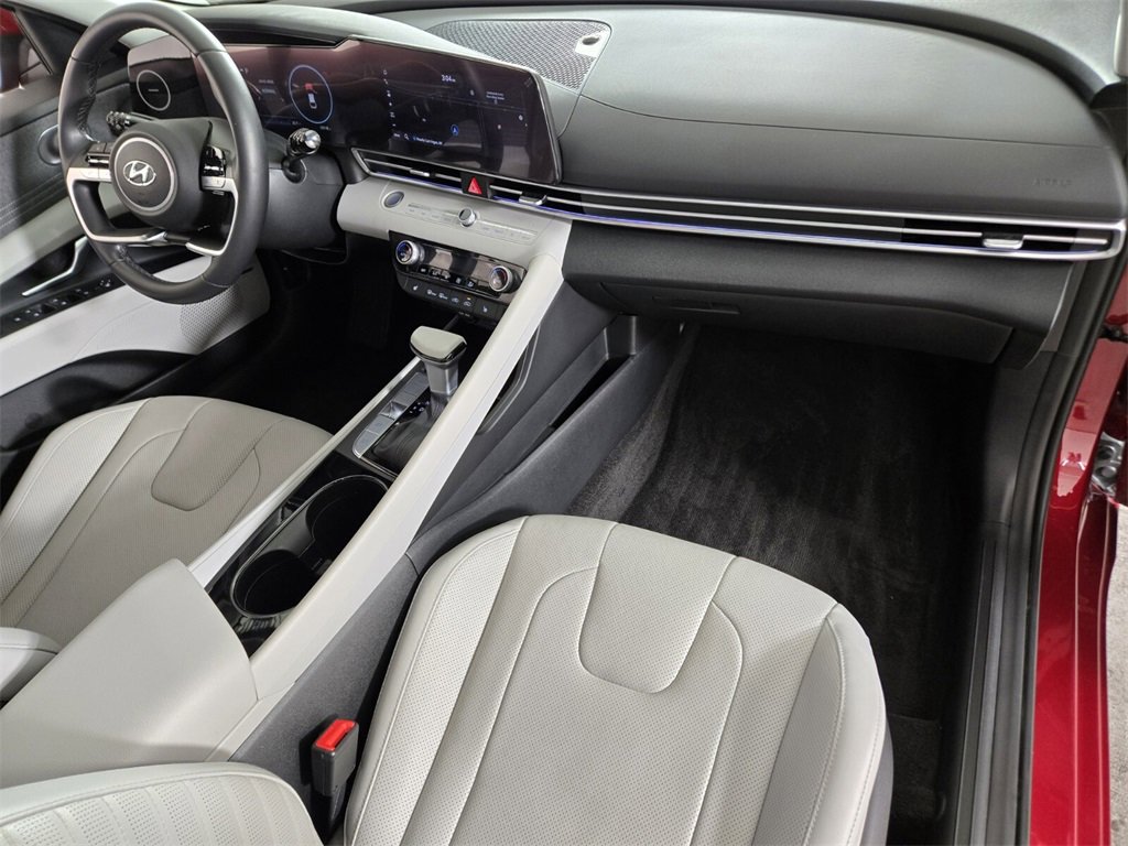 Used 2023 Hyundai Elantra Limited image 21