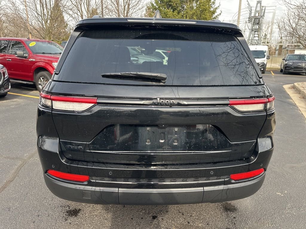 Used 2023 Jeep Grand Cherokee Altitude image 8