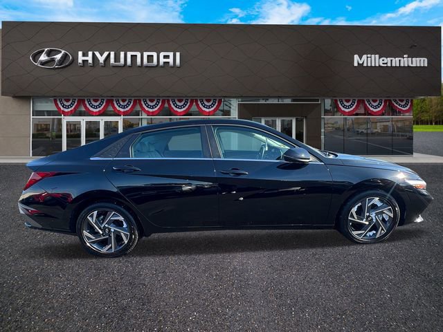 Certified 2025 Hyundai Elantra Limited image 4