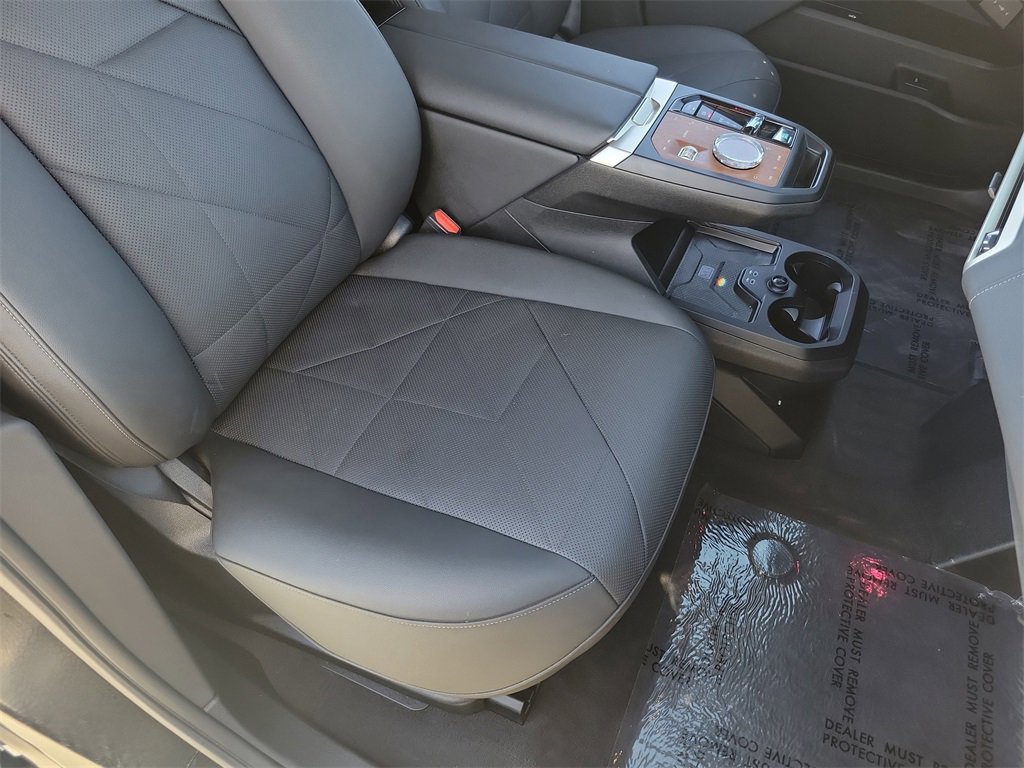 Used 2023 BMW iX xDrive50 image 21