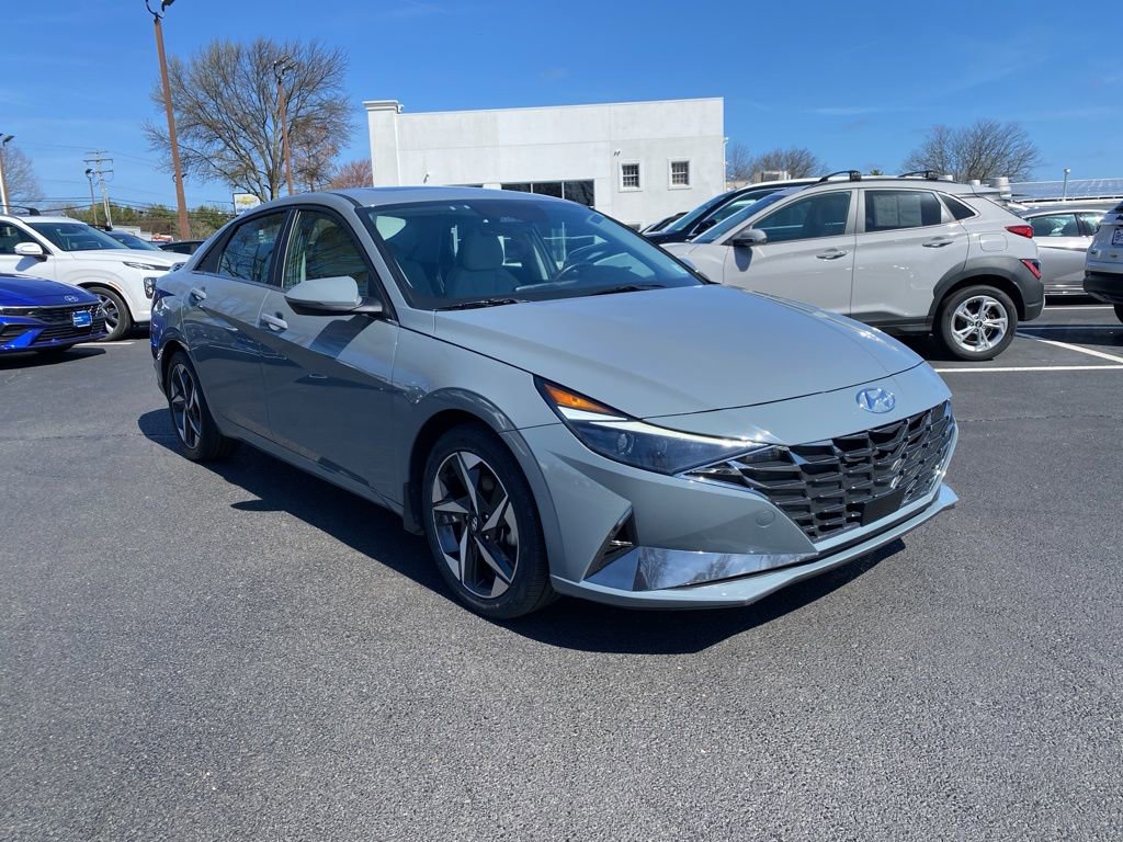 Certified 2022 Hyundai Elantra Limited w/ Cargo Package image 1