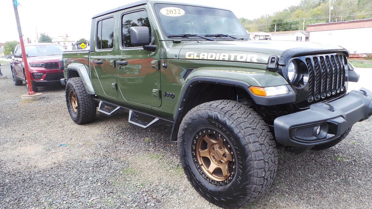 Used 2022 Jeep Gladiator Sport image 2