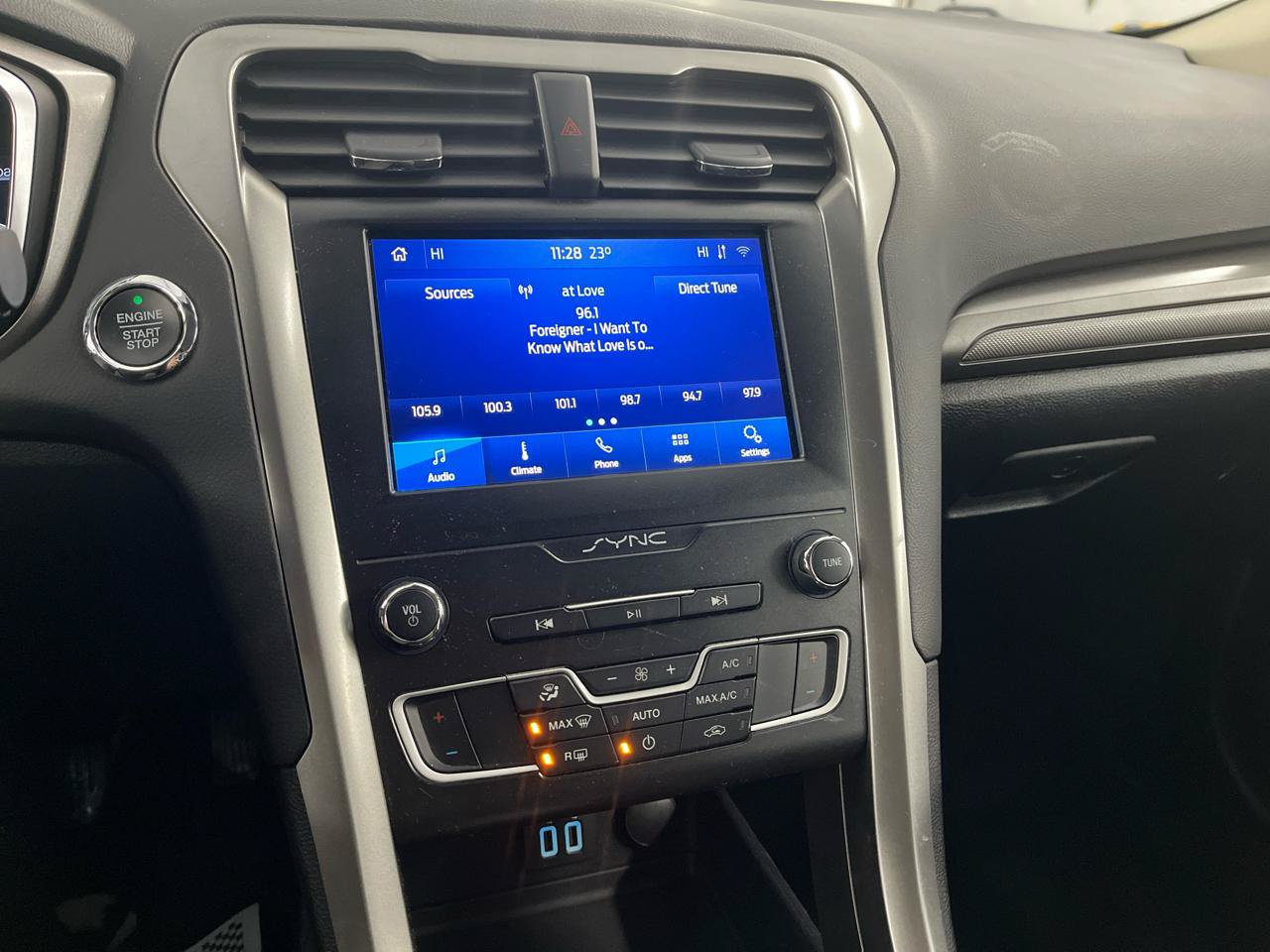 Used 2020 Ford Fusion SE FWD image 10