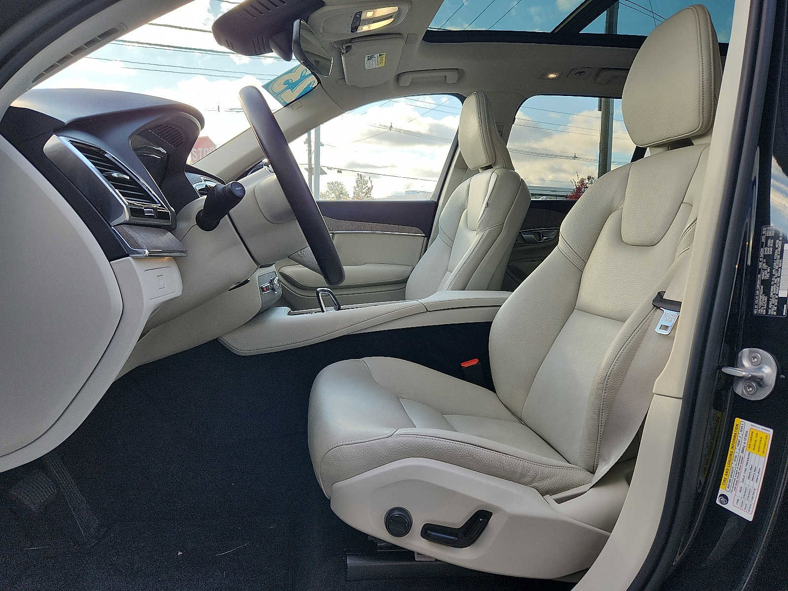 Certified 2023 Volvo XC90 B6 Plus w/ Protection Package Premier image 13