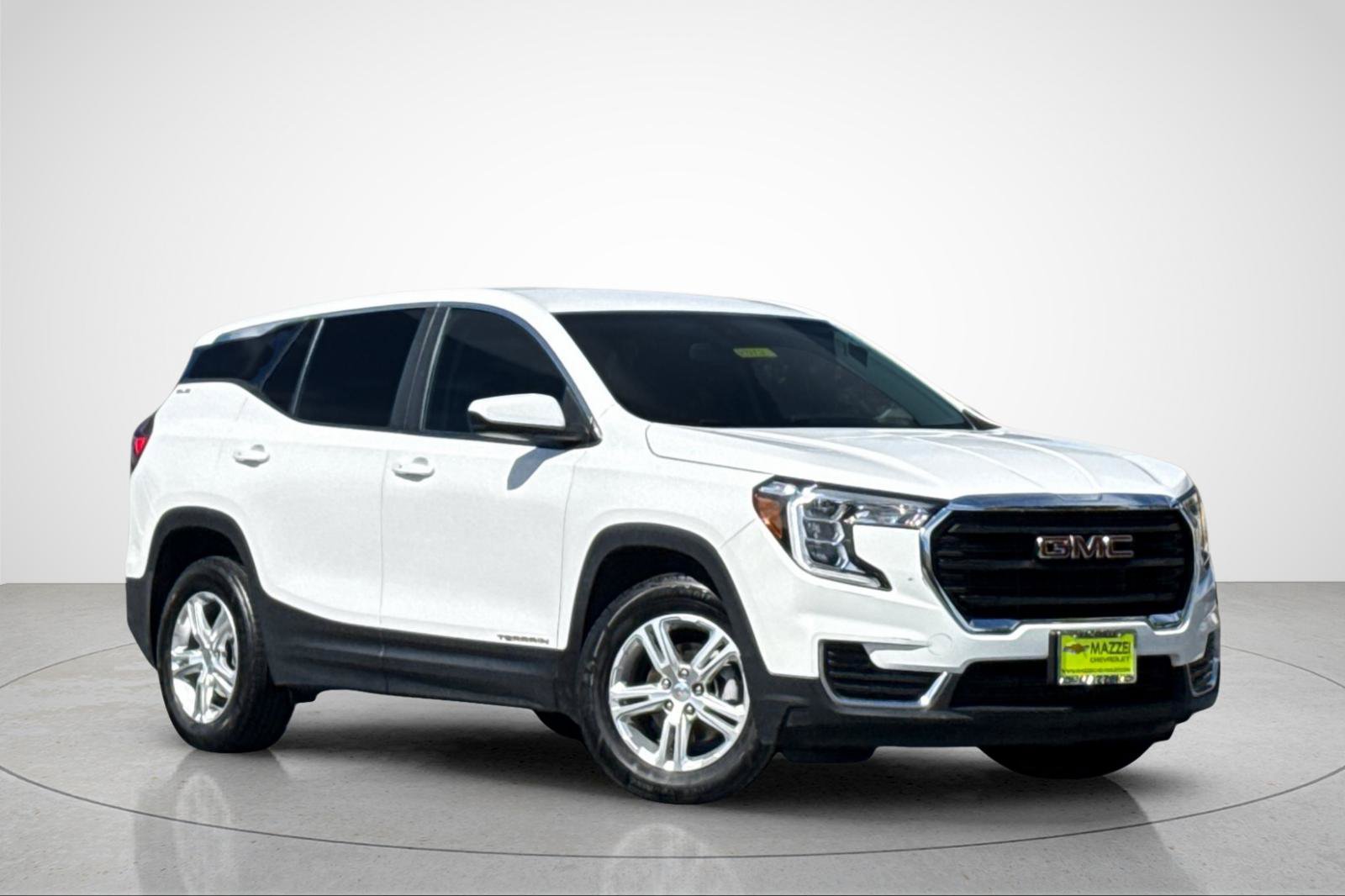 Used 2024 GMC Terrain SLE AWD/4WD image 2