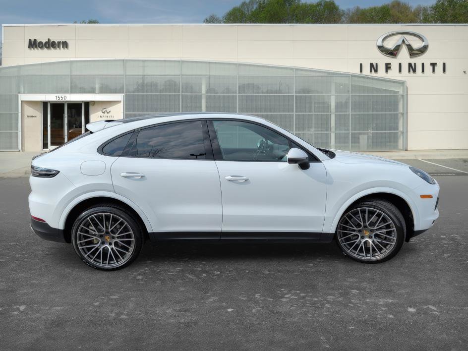 Used 2022 Porsche Cayenne Coupe image 3