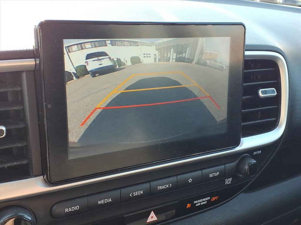 Used 2021 Hyundai Venue SE image 16