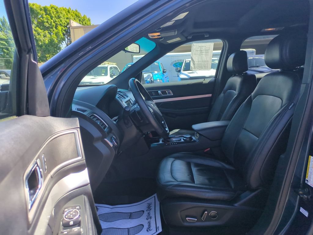 Used 2017 Ford Explorer XLT w/ Equipment Group 202A AWD/4WD image 12