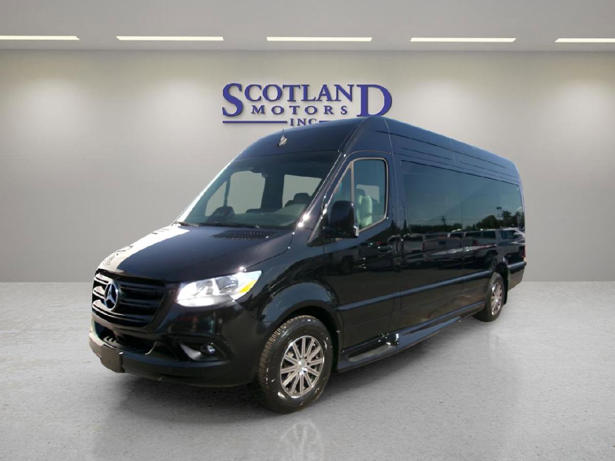Used 2025 Mercedes-Benz Sprinter 2500 image 2