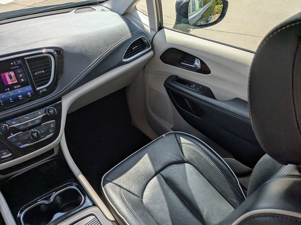 Certified 2023 Chrysler Pacifica Limited FWD image 19