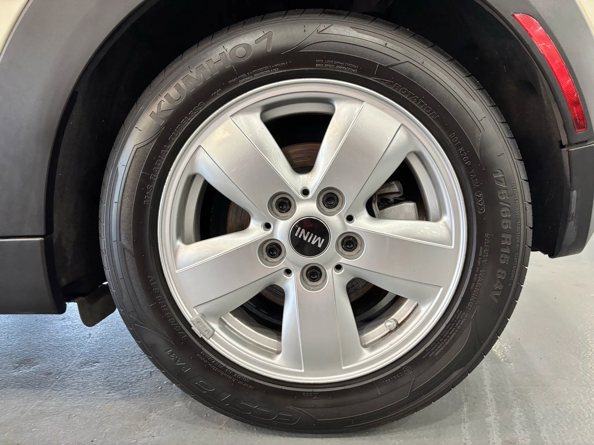 Used 2019 MINI Cooper 2-Door Hardtop w/ Signature Upholstery Package image 35