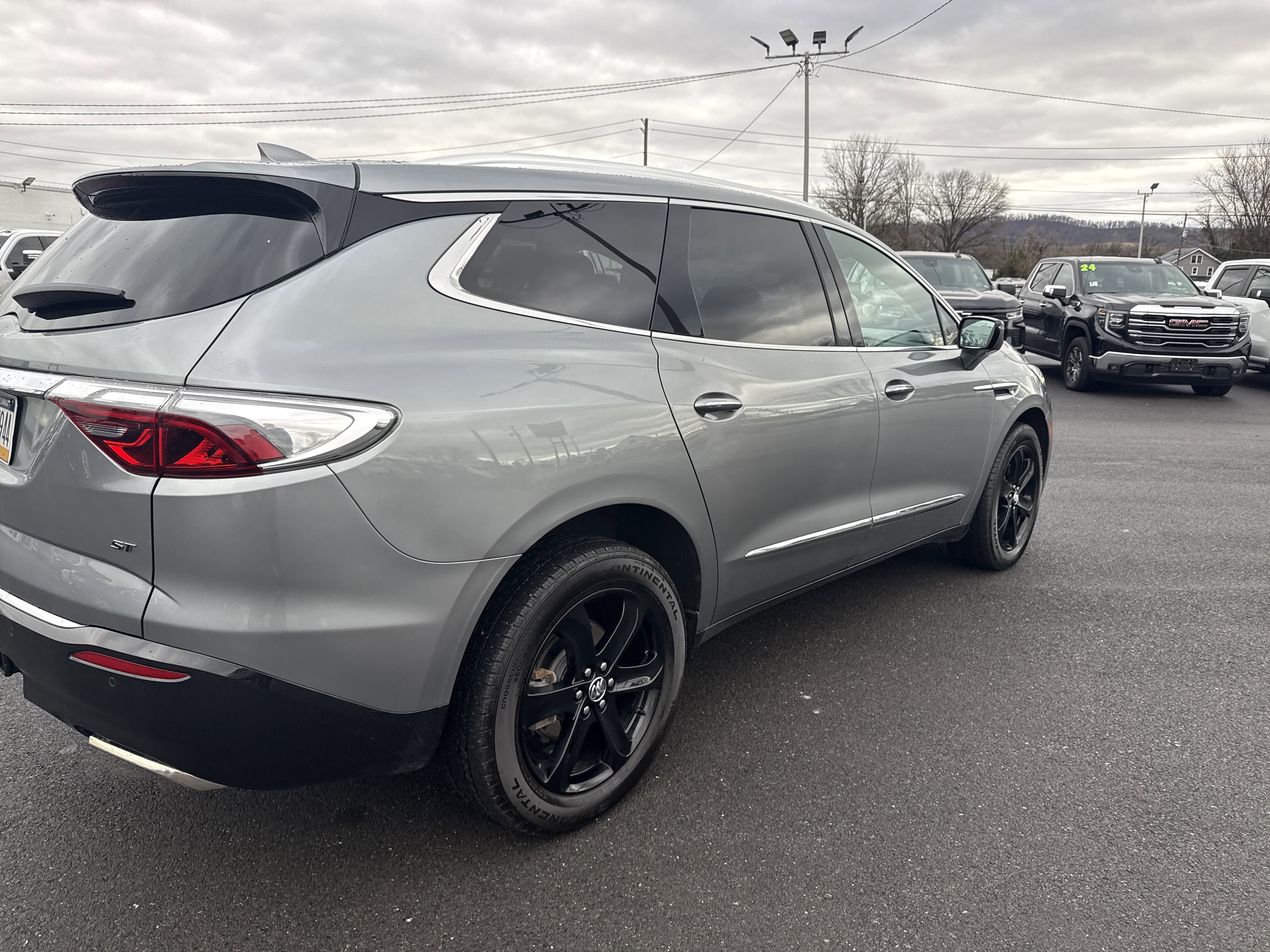 Used 2023 Buick Enclave Essence w/ Experience Buick Package image 3