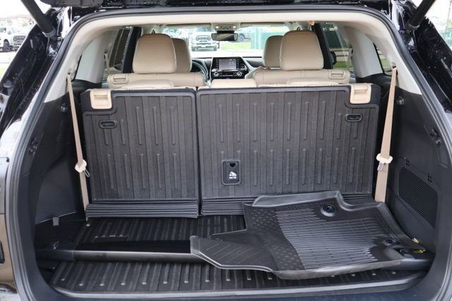 Used 2022 Toyota Highlander XLE AWD/4WD image 7
