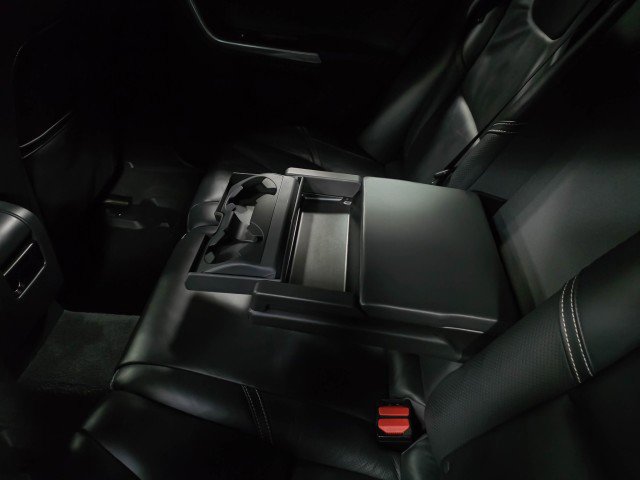 Used 2018 Volvo V60 T6 R-Design Platinum image 17