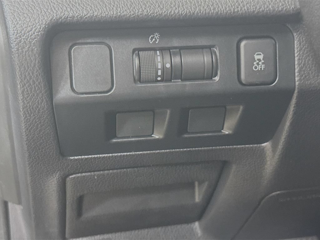 Used 2015 Subaru Crosstrek 2.0i Limited AWD/4WD image 11