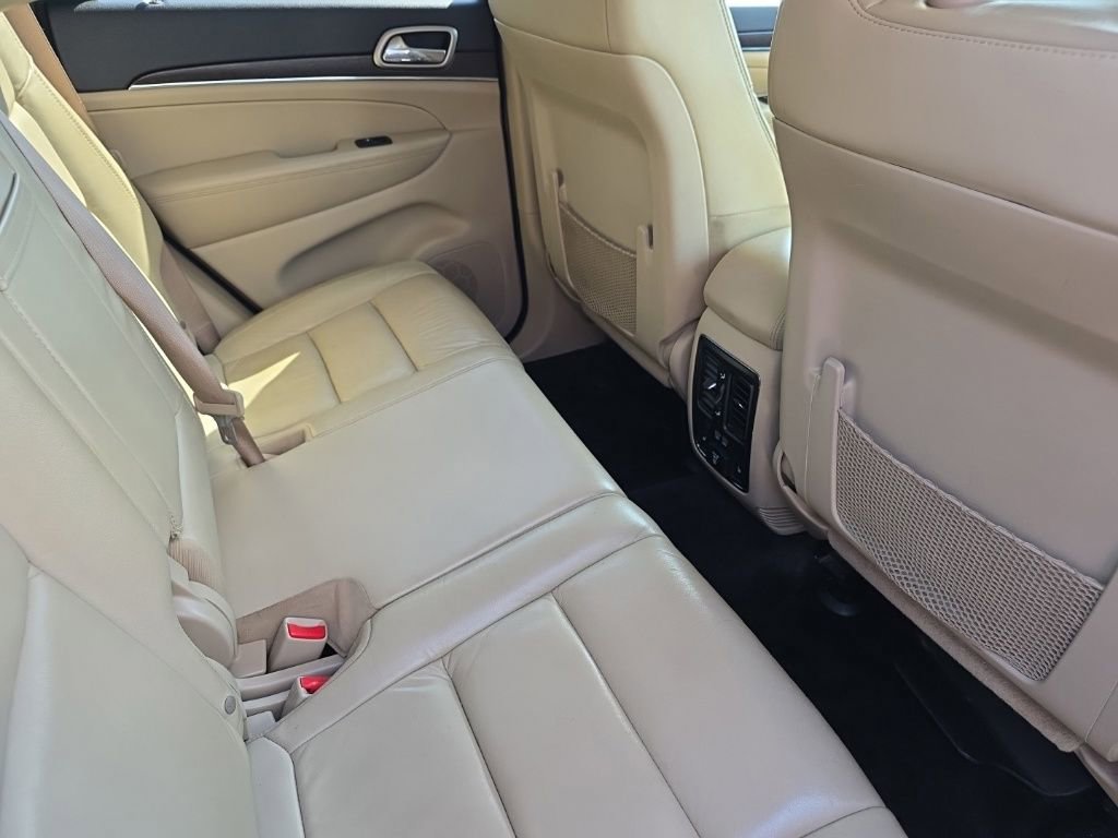 Used 2017 Jeep Grand Cherokee Limited image 16