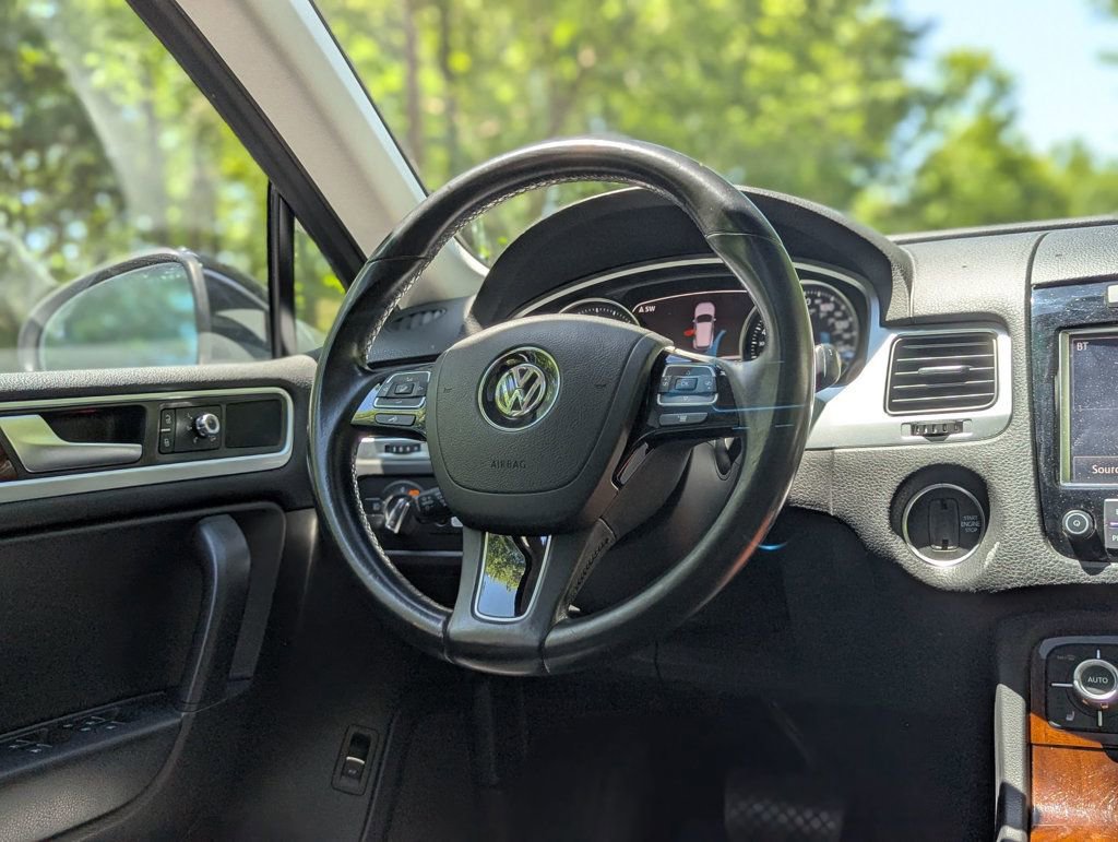 Used 2014 Volkswagen Touareg TDI AWD/4WD image 22