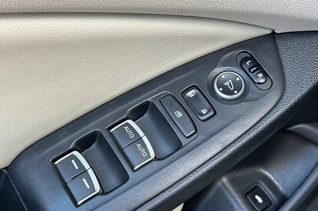 Used 2018 Honda Accord EX image 11