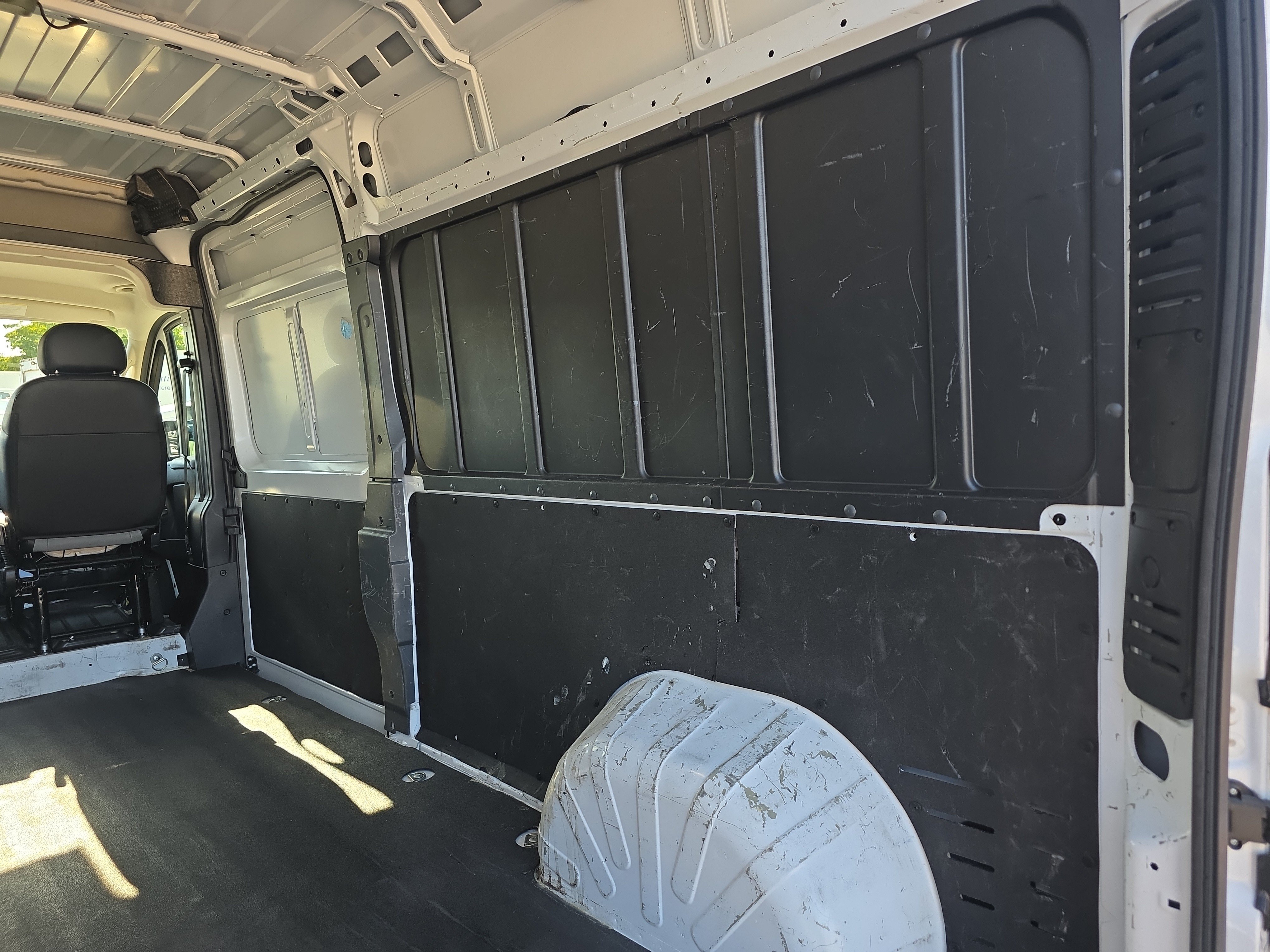 Used 2025 RAM ProMaster 2500 w/ Convenience Group FWD image 11