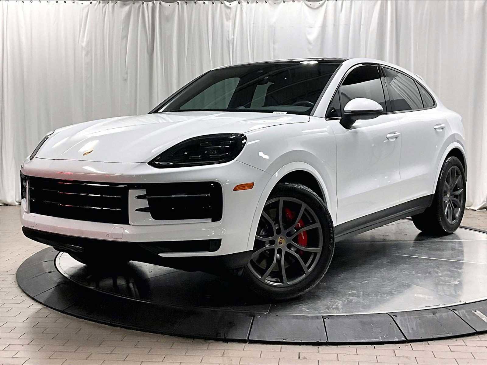 Used 2024 Porsche Cayenne S image 1