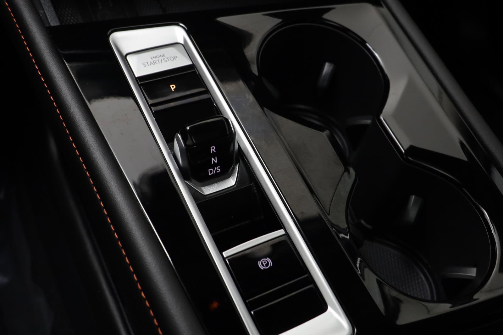 Used 2025 Volkswagen Atlas Peak Edition SE image 10