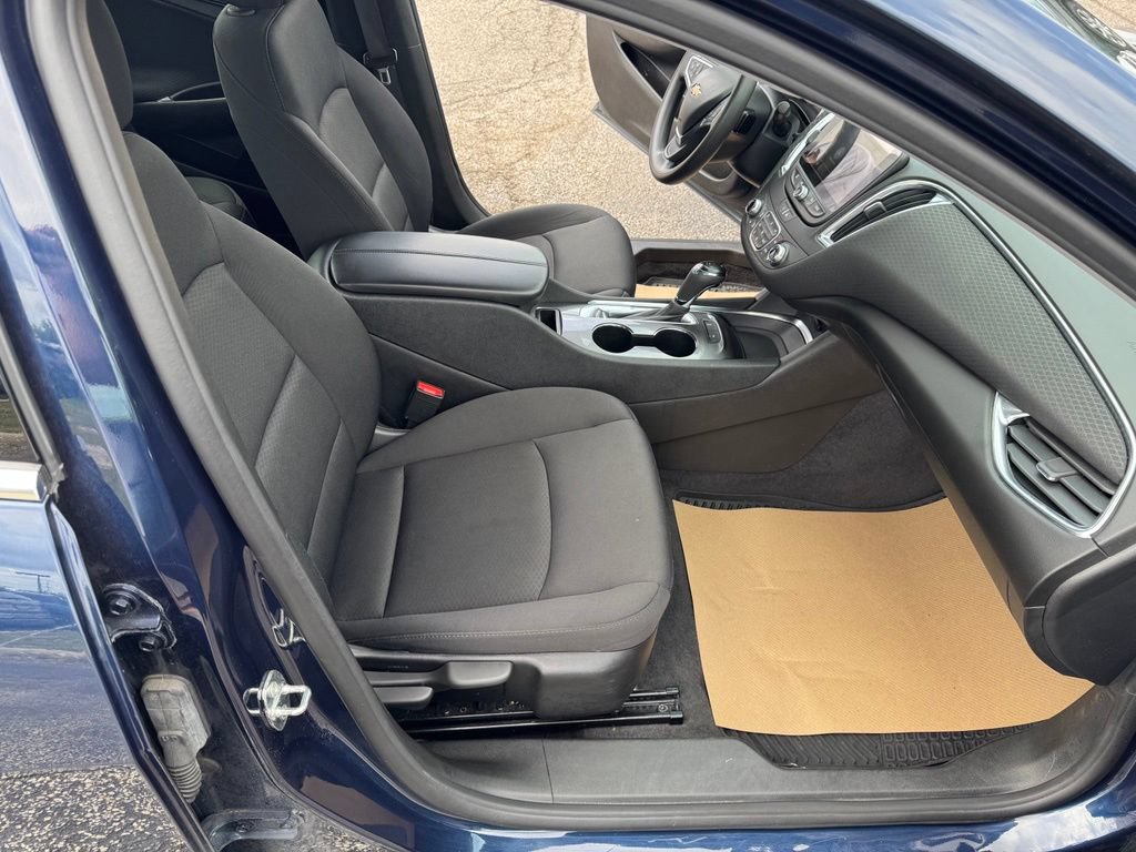 Used 2020 Chevrolet Malibu LT FWD image 19