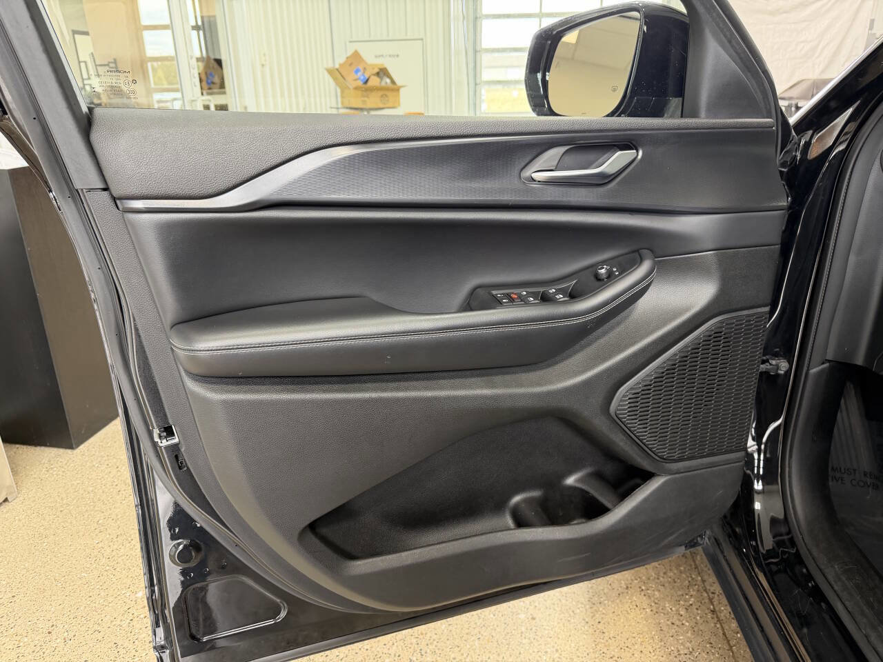 Used 2023 Jeep Grand Cherokee L Laredo AWD/4WD image 23