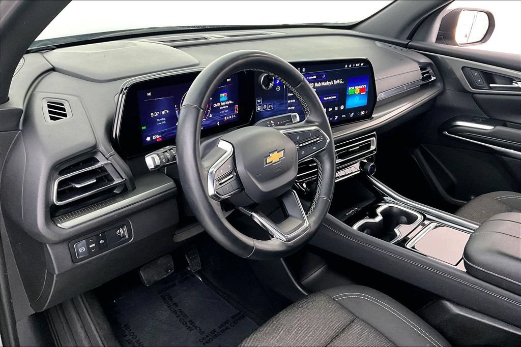 Used 2024 Chevrolet Traverse LT FWD image 17