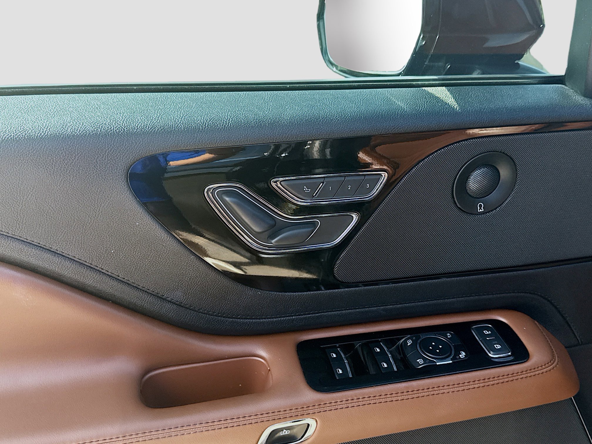 Used 2023 Lincoln Aviator Reserve w/ Equipment Group 201A image 18