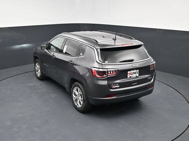 Used 2024 Jeep Compass Latitude AWD/4WD image 34