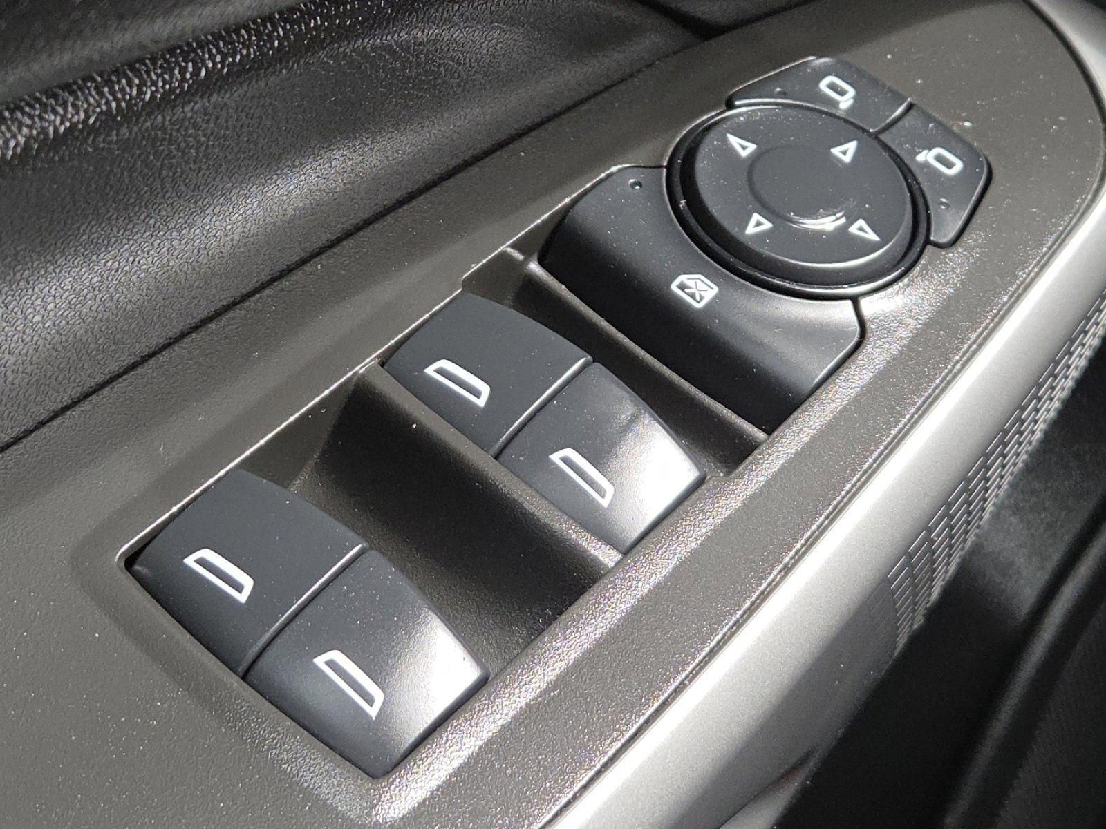 Used 2024 Chevrolet Trax RS w/ Driver Confidence Package FWD image 26