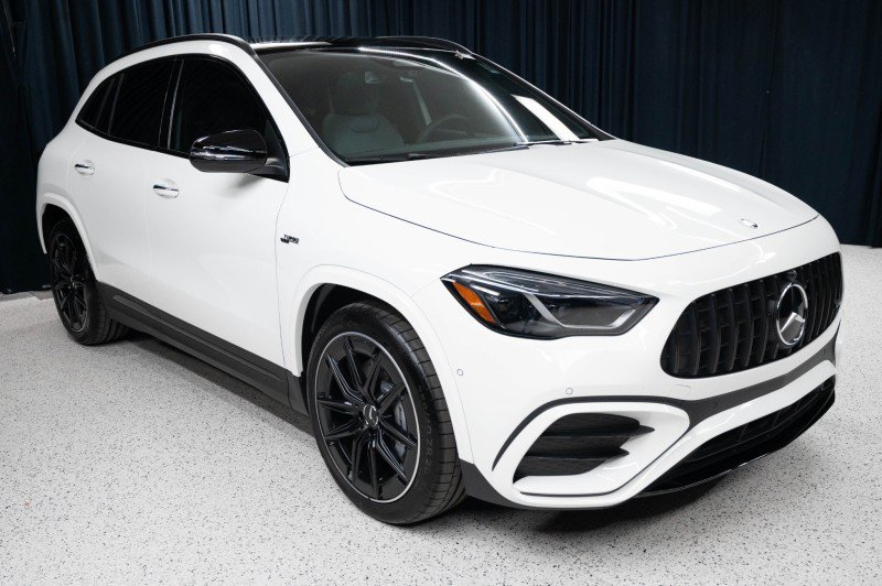 New 2026 Mercedes-Benz GLA 35 AMG 4MATIC image 3