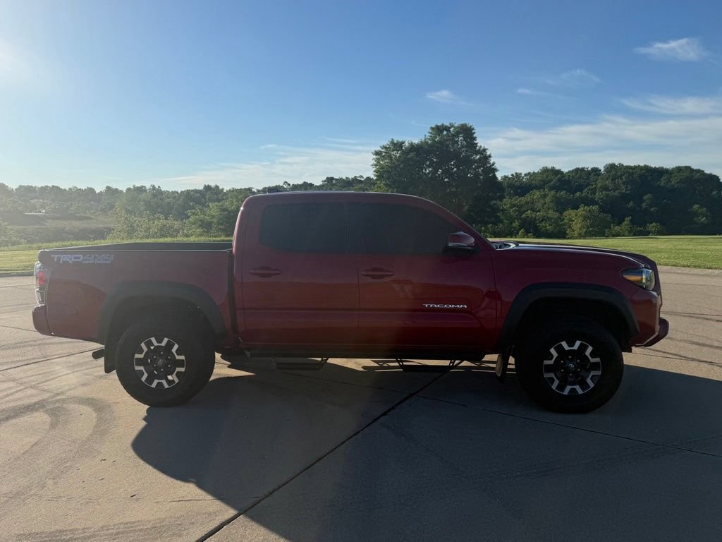 Used 2020 Toyota Tacoma TRD Off-Road w/ TRD Premium Off Road Package AWD/4WD image 2