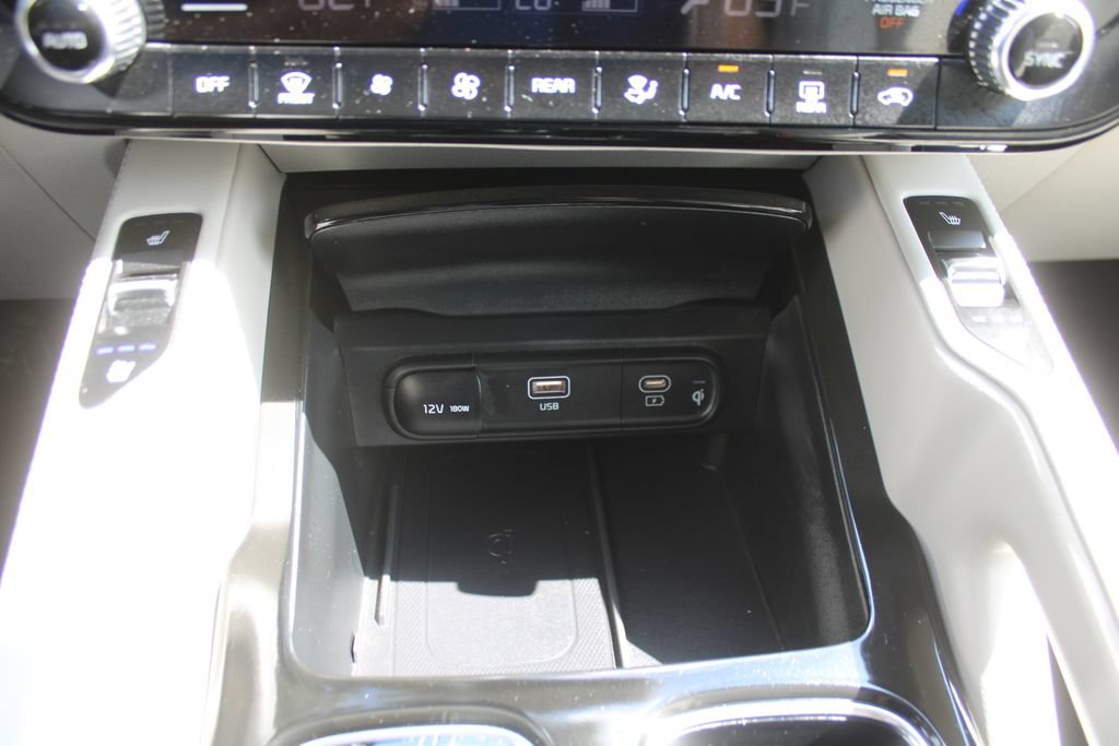 Certified 2024 Kia Telluride EX w/ EX Captain's Chair Package FWD image 41