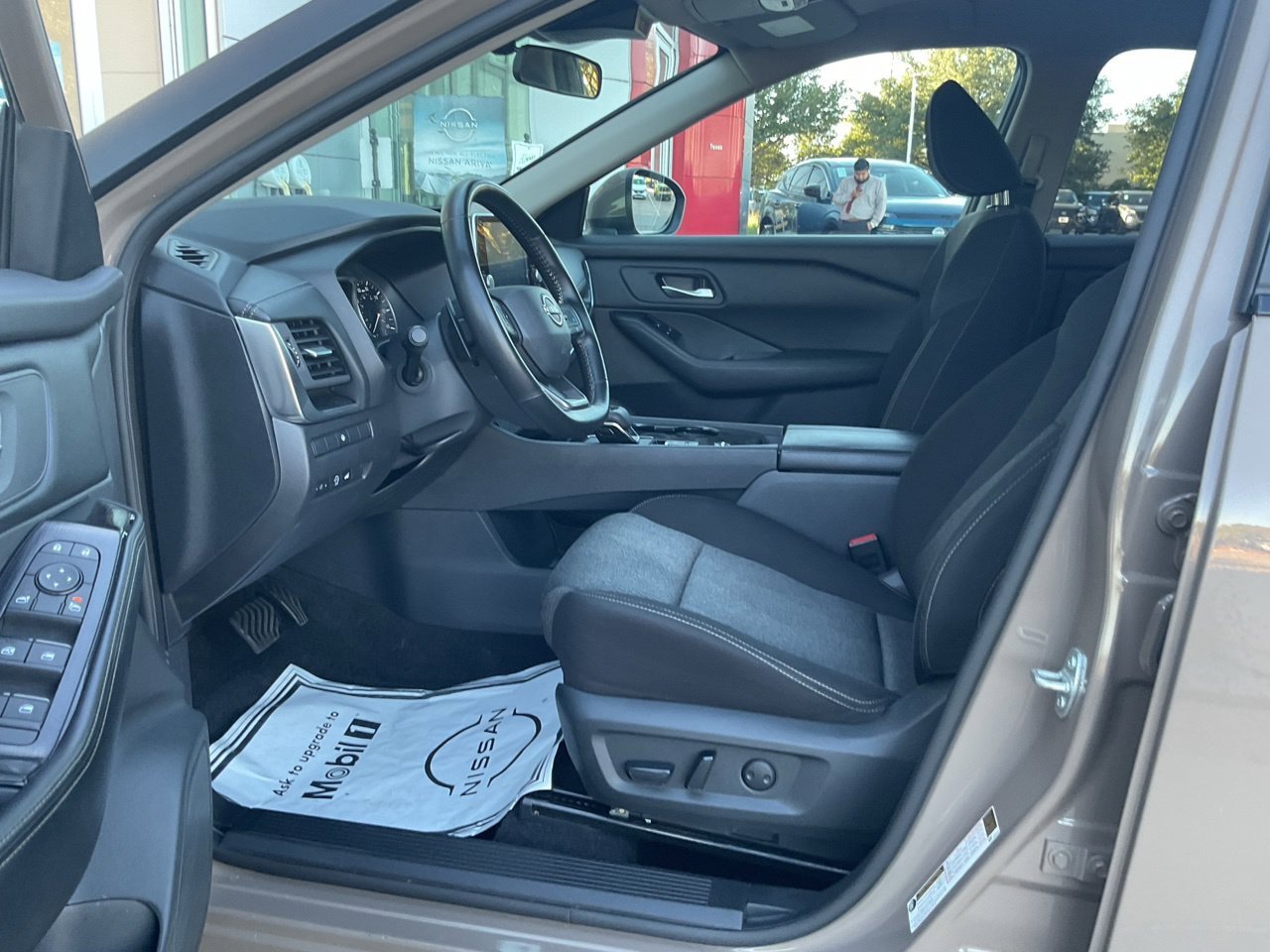 Used 2025 Nissan Rogue SV FWD image 7