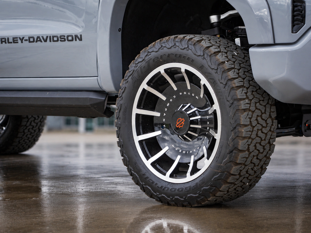 New 2025 GMC Sierra 1500 AT4 w/ AT4 Premium Package AWD/4WD image 7