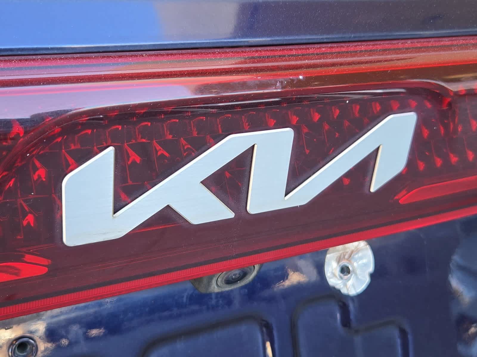 Used 2022 Kia Carnival LX FWD image 12