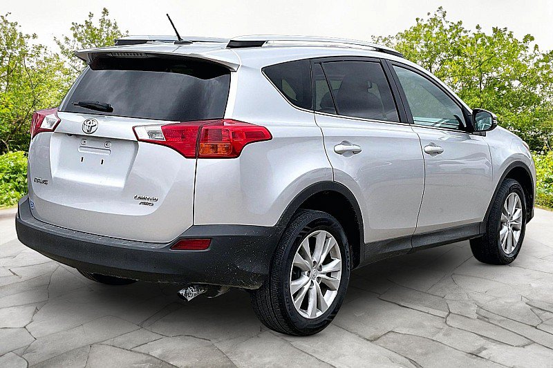 Used 2015 Toyota RAV4 Limited w/ Technology Package AWD/4WD image 7