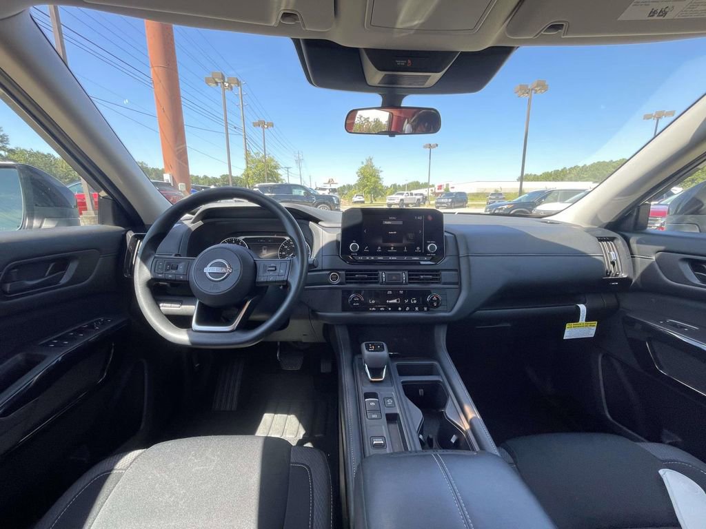 Used 2024 Nissan Pathfinder S image 15