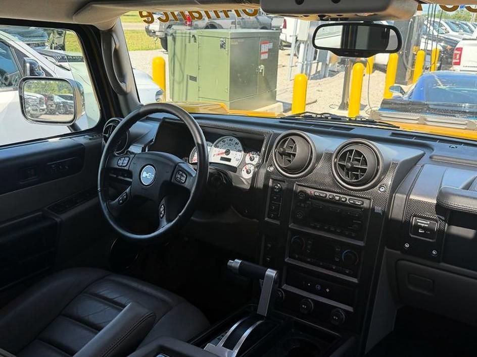 Used 2004 HUMMER H2 w/ Preferred Equipment Group AWD/4WD image 22