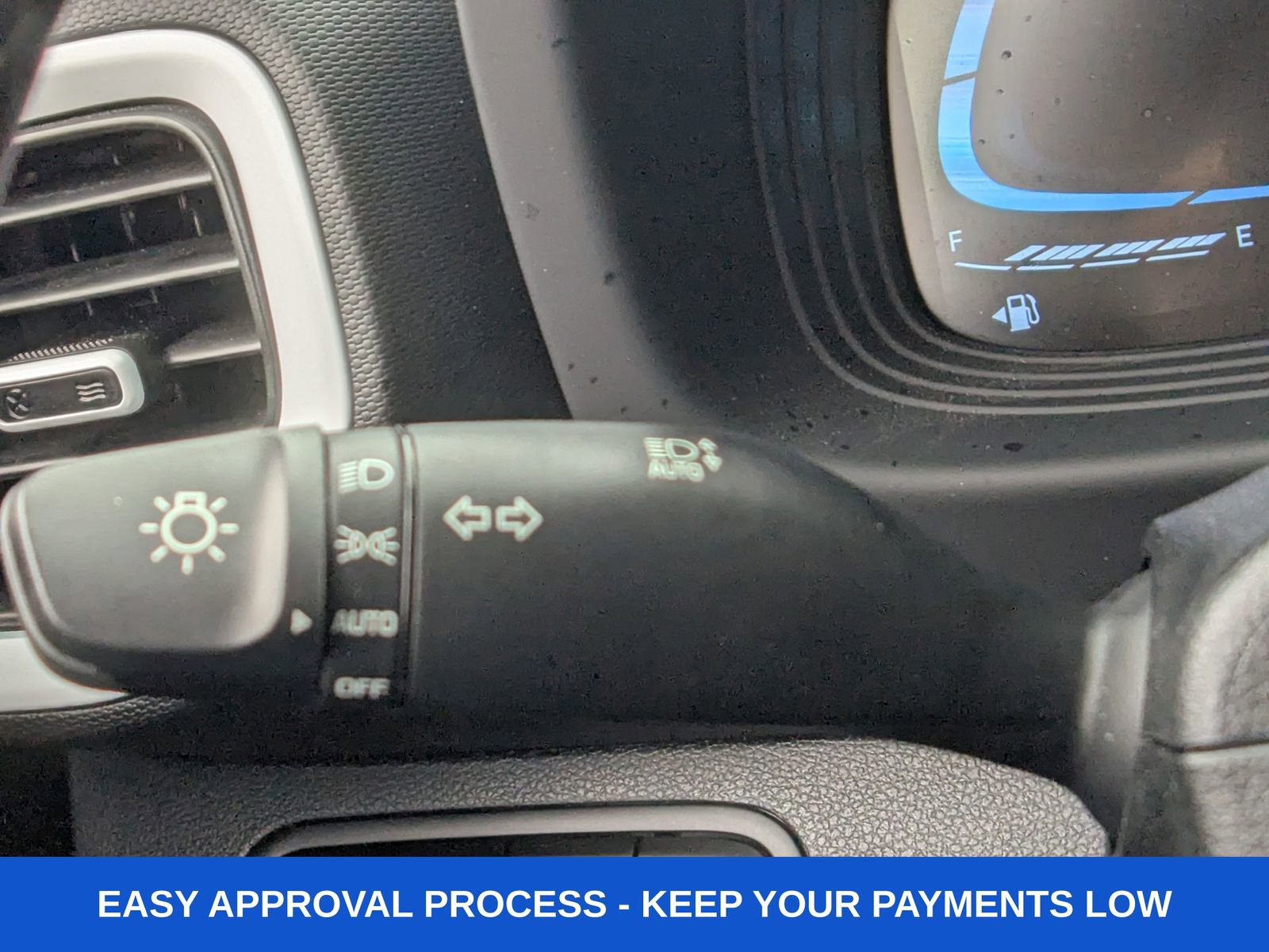 Used 2025 Hyundai Venue Limited image 35